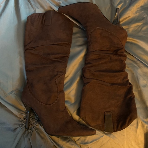 Western style heel boots - Picture 1 of 3